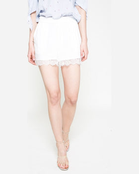 Pantaloni Only scurti alb