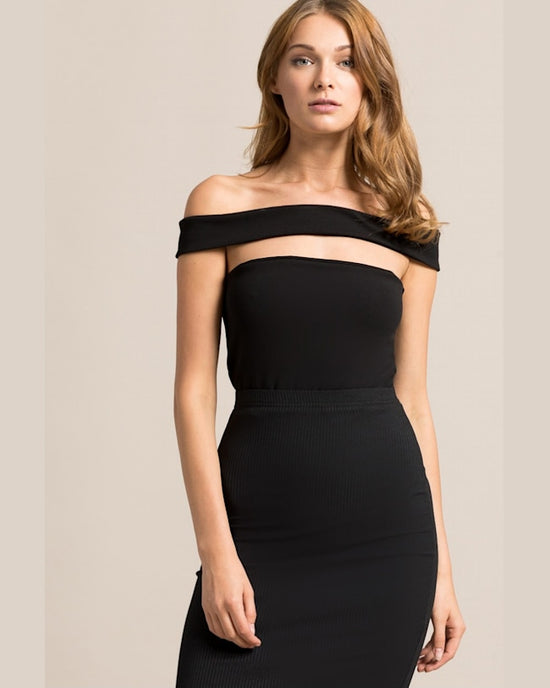 Top Missguided body cut out panel bardot negru